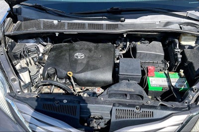 2017 Toyota Sienna XLE 8 Passenger