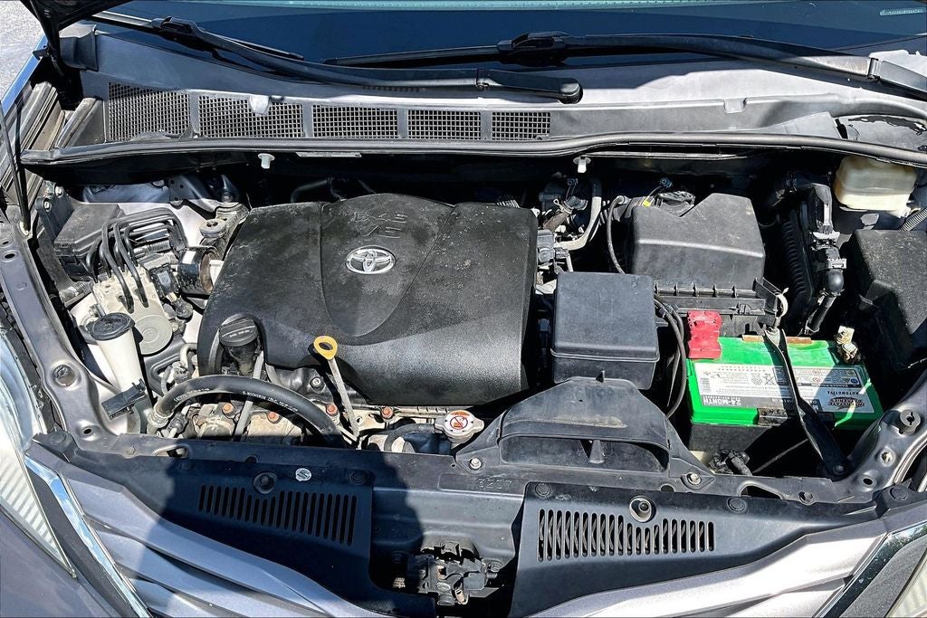 2017 Toyota Sienna XLE 8 Passenger