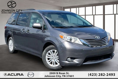 2017 Toyota Sienna XLE 8 Passenger