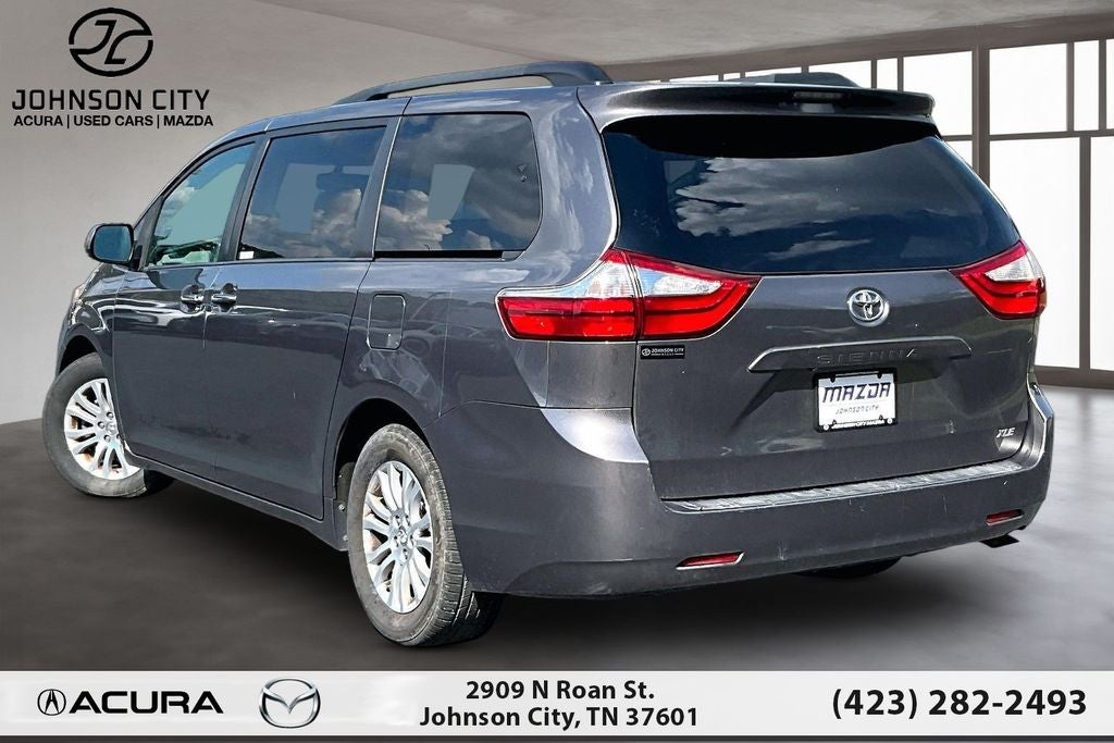 2017 Toyota Sienna XLE 8 Passenger