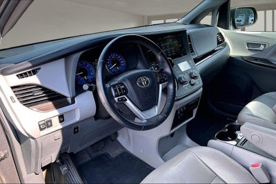 2017 Toyota Sienna XLE 8 Passenger