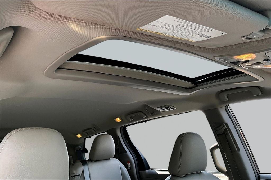 2017 Toyota Sienna XLE 8 Passenger