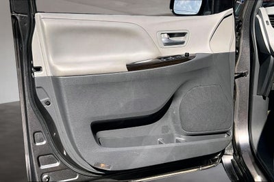 2017 Toyota Sienna XLE 8 Passenger