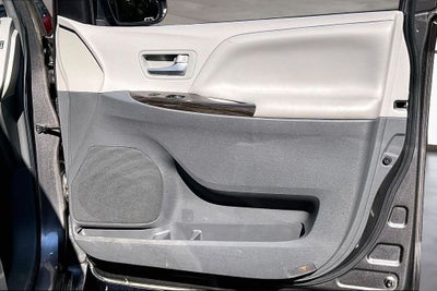 2017 Toyota Sienna XLE 8 Passenger