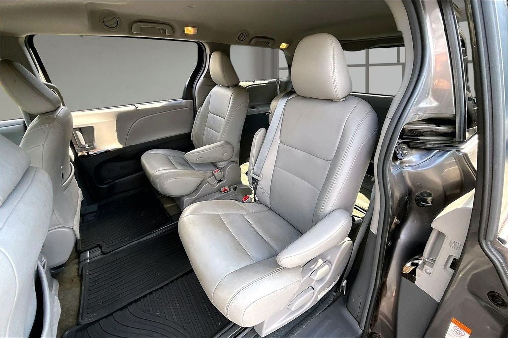 2017 Toyota Sienna XLE 8 Passenger