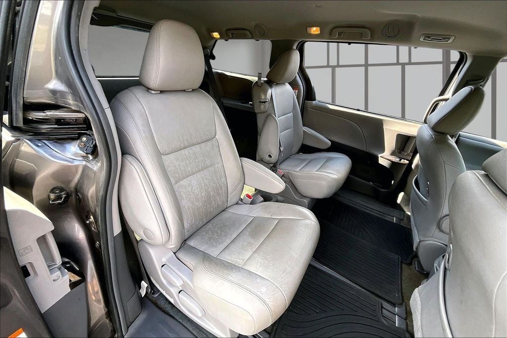 2017 Toyota Sienna XLE 8 Passenger