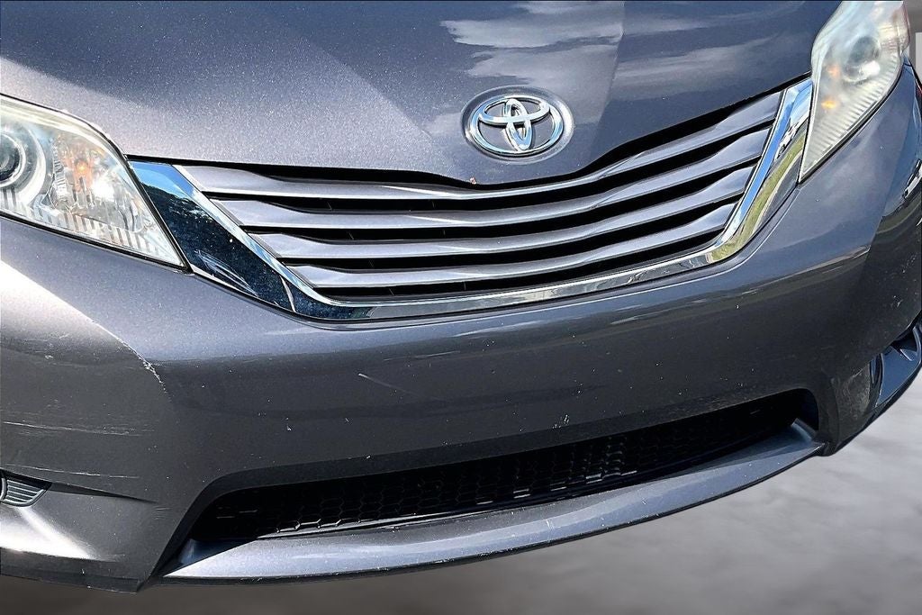 2017 Toyota Sienna XLE 8 Passenger
