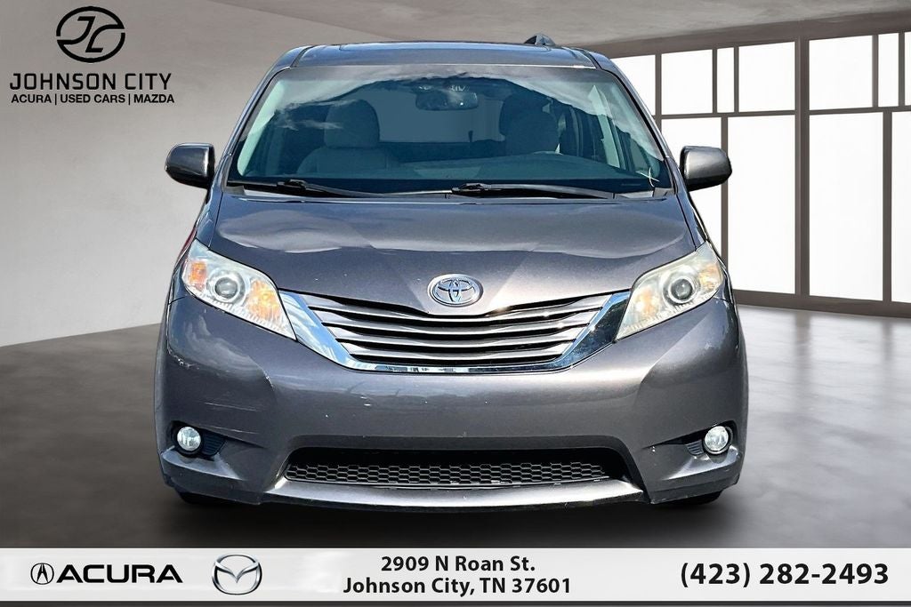 2017 Toyota Sienna XLE 8 Passenger