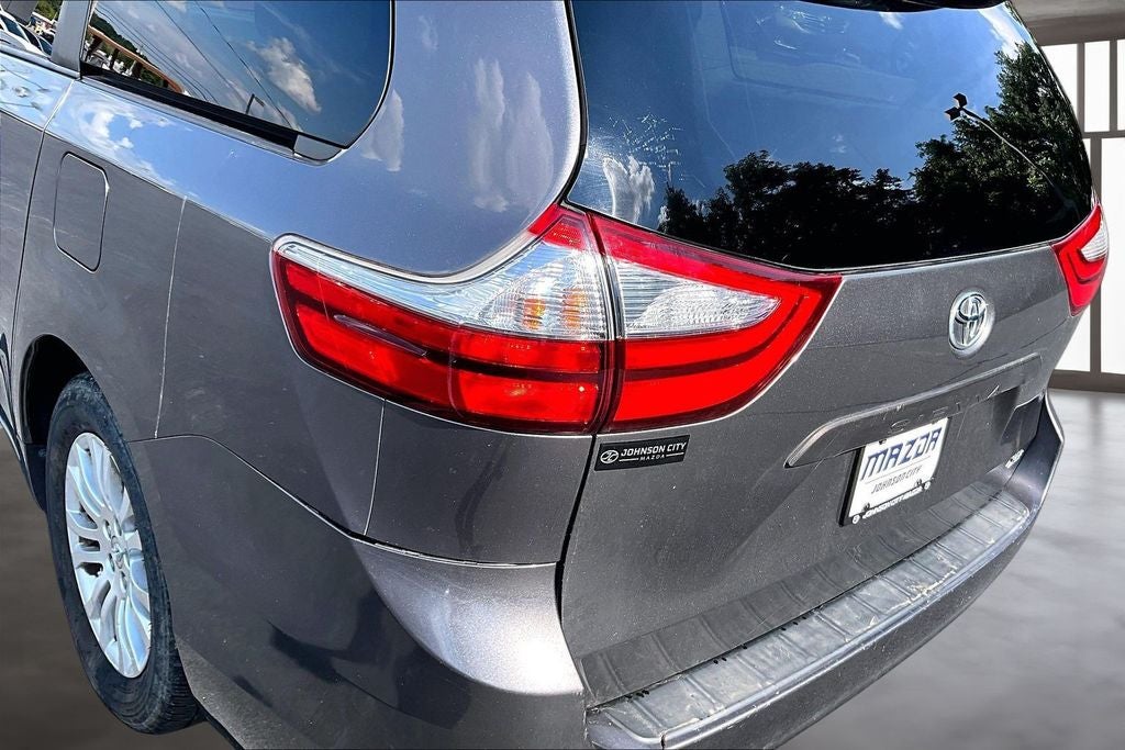 2017 Toyota Sienna XLE 8 Passenger