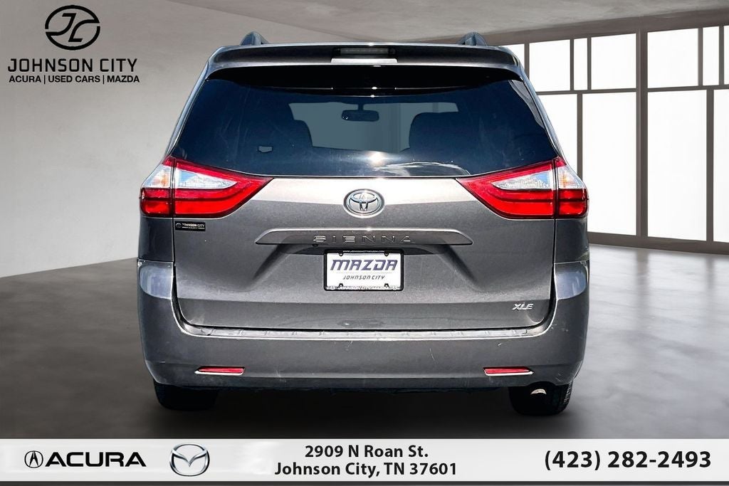 2017 Toyota Sienna XLE 8 Passenger