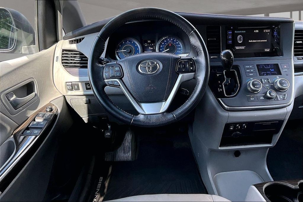 2017 Toyota Sienna XLE 8 Passenger