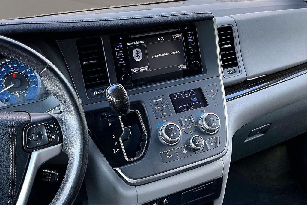 2017 Toyota Sienna XLE 8 Passenger