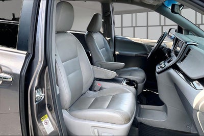 2017 Toyota Sienna XLE 8 Passenger