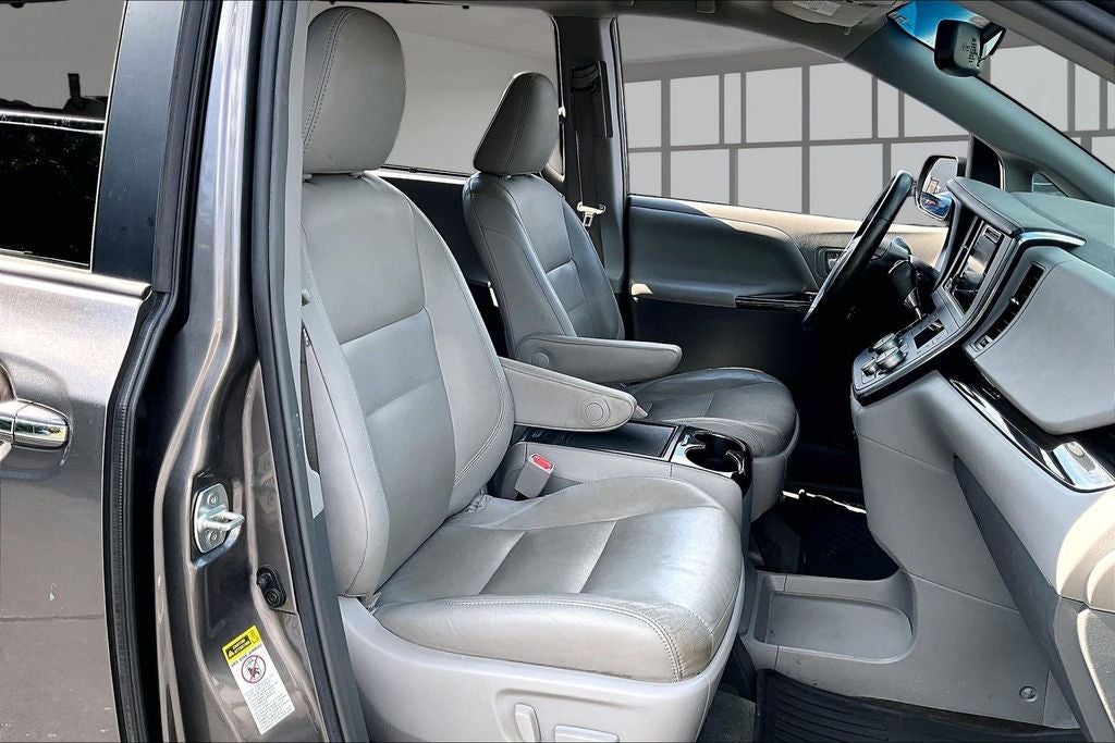 2017 Toyota Sienna XLE 8 Passenger