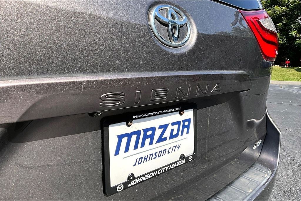 2017 Toyota Sienna XLE 8 Passenger