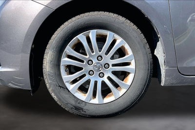 2017 Toyota Sienna XLE 8 Passenger