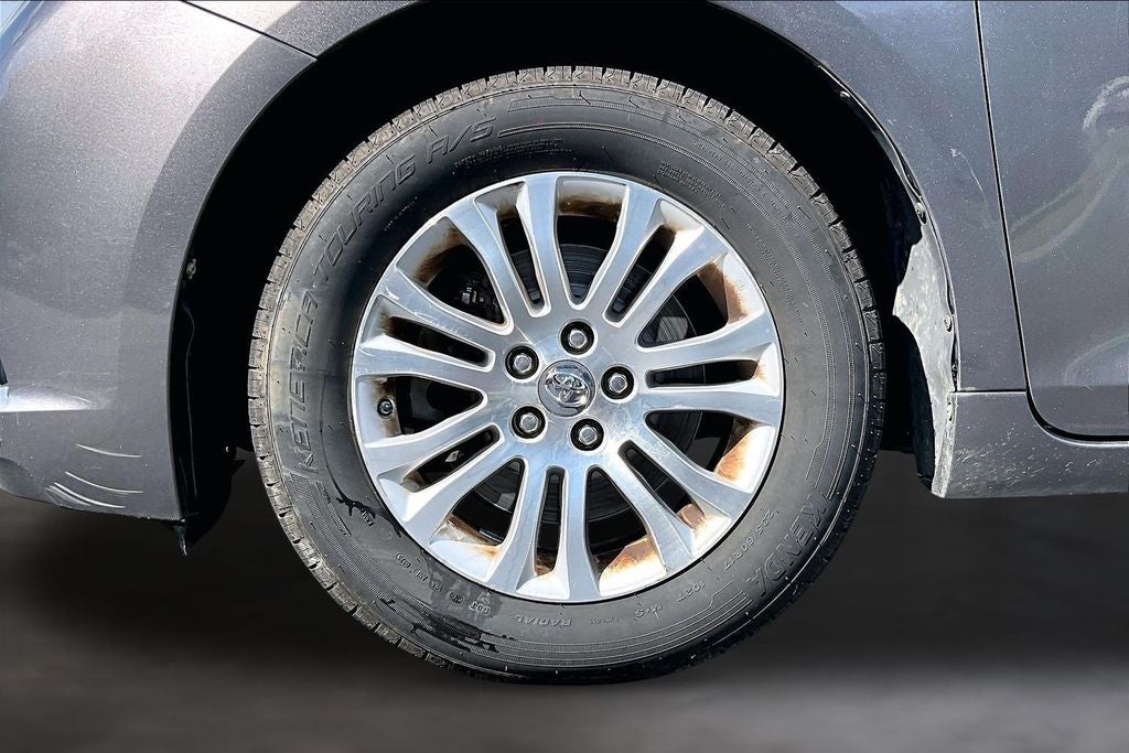 2017 Toyota Sienna XLE 8 Passenger