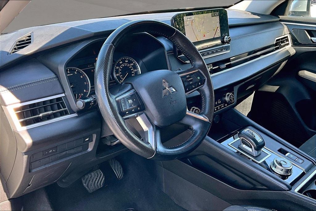 2024 Mitsubishi Outlander SE Black Edition w/Pano Roof