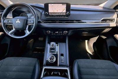 2024 Mitsubishi Outlander SE Black Edition w/Pano Roof