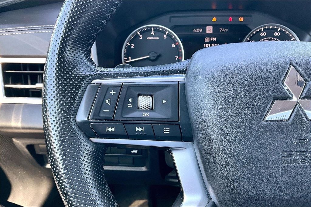 2024 Mitsubishi Outlander SE Black Edition w/Pano Roof