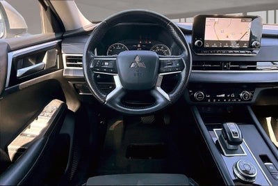 2024 Mitsubishi Outlander SE Black Edition w/Pano Roof