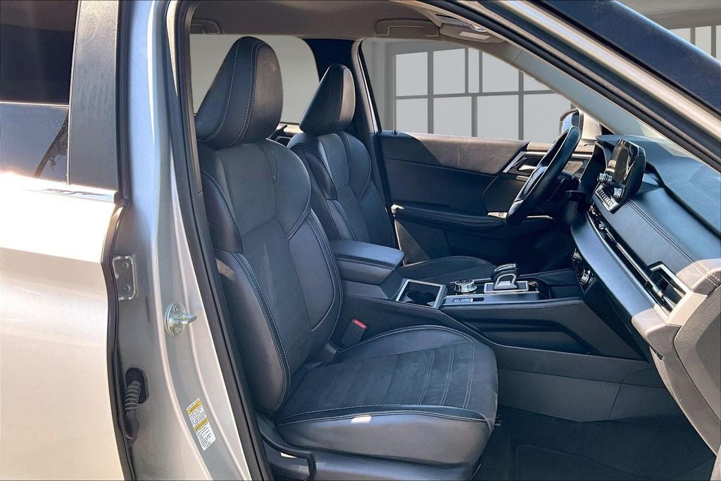 2024 Mitsubishi Outlander SE Black Edition w/Pano Roof
