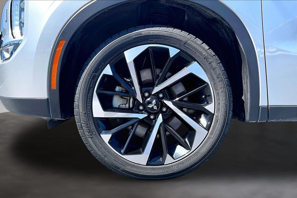 2024 Mitsubishi Outlander SE Black Edition w/Pano Roof