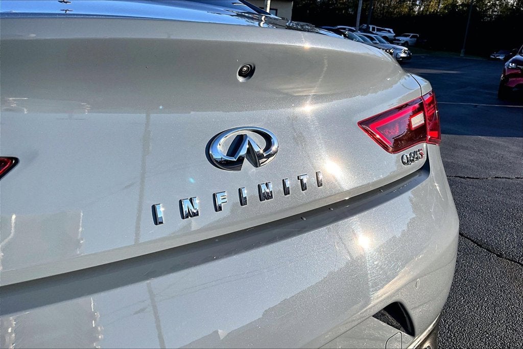 2021 INFINITI Q60 Red Sport 400